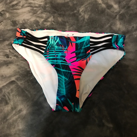 Pink Victoria’s Secret bikini bottoms - Picture 1 of 3